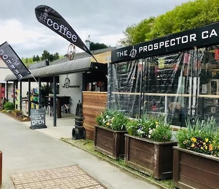 The Prospector Lawrence Exterior foto
