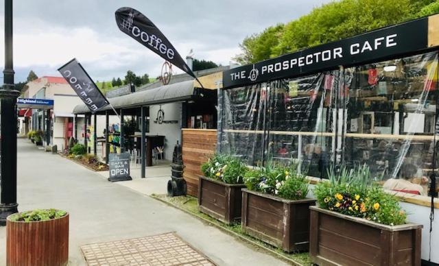The Prospector Lawrence Exterior foto